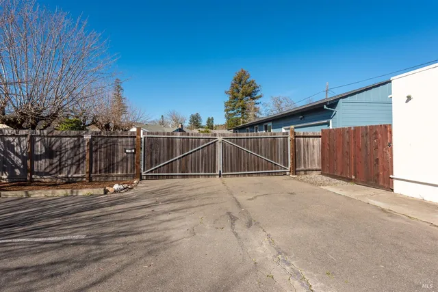 $2,965,000 | 555-557 Powell Avenue, Healdsburg, CA 95448