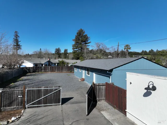 $2,965,000 | 555-557 Powell Avenue, Healdsburg, CA 95448