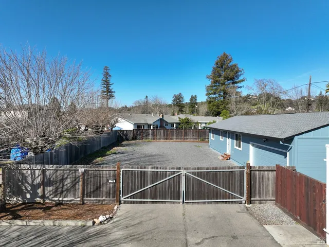 $2,965,000 | 555-557 Powell Avenue, Healdsburg, CA 95448