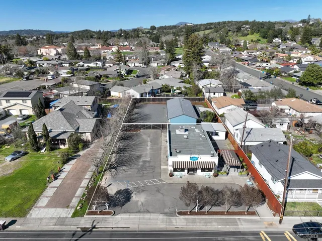 $2,965,000 | 555-557 Powell Avenue, Healdsburg, CA 95448