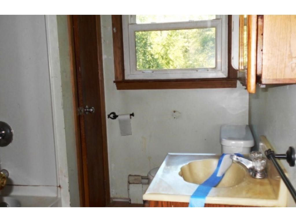 7 Loretta Avenue Pelham, NH 03076 - Photo 2 of 10