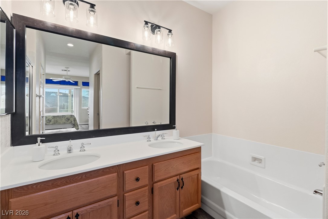 3350 Pheasant Canyon Way, Unit 1008 Laughlin, NV 89029 - Photo 24 of 80 Ensuite bathroom featuring double vanity and a garden tub