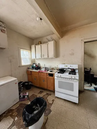 $39,999 | 345 North Wildwood Avenue, Kankakee, IL 60901