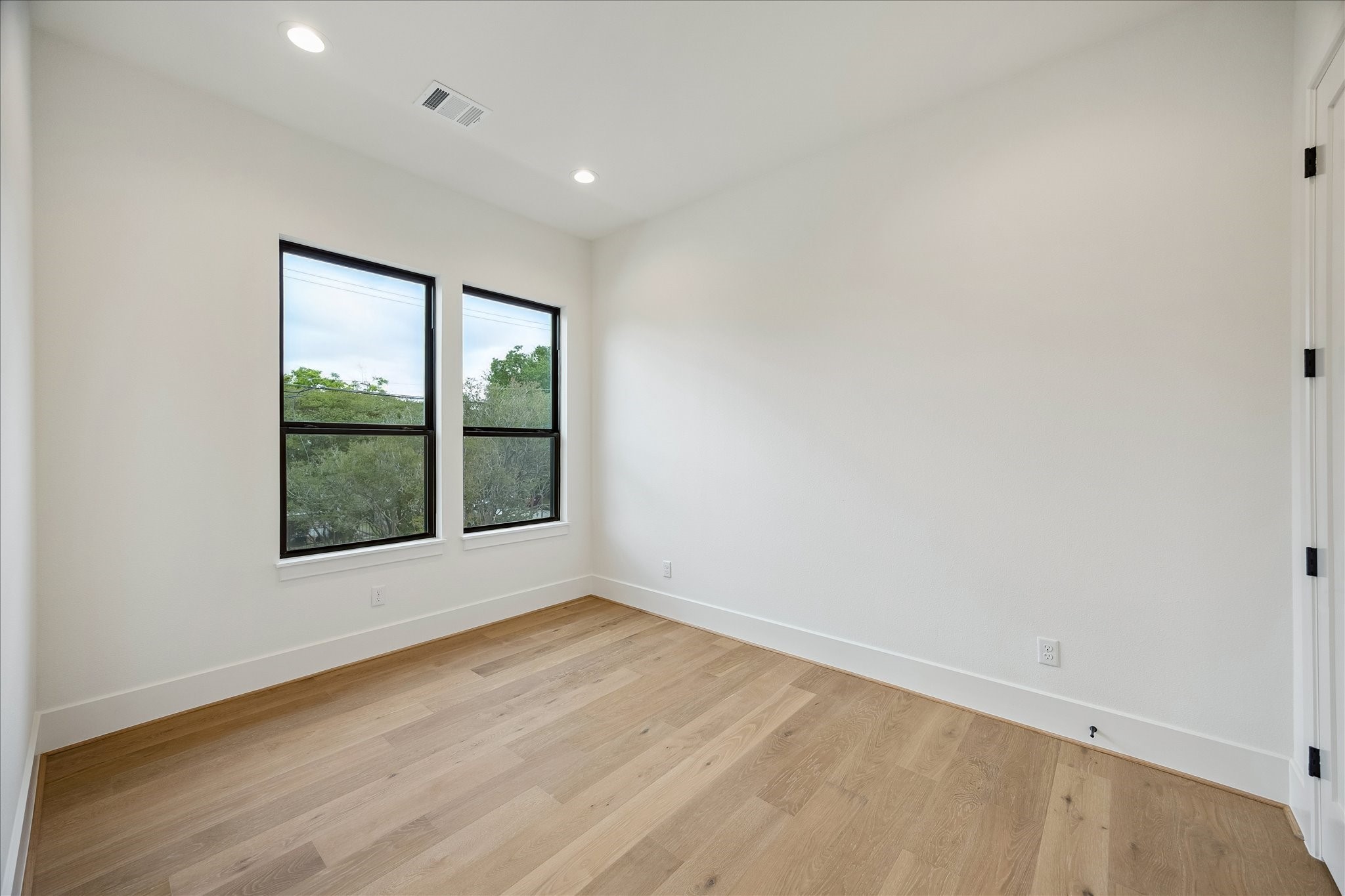122 East 4th Street Houston, TX 77007 - Photo 29 of 38 Bedroom #4 and 5