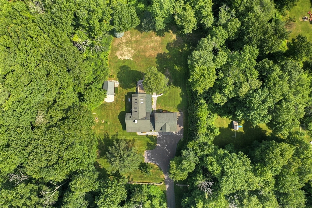 389 Kelly Road Northbridge, MA 01534 - Photo 37 of 40 a view of a garden with plants