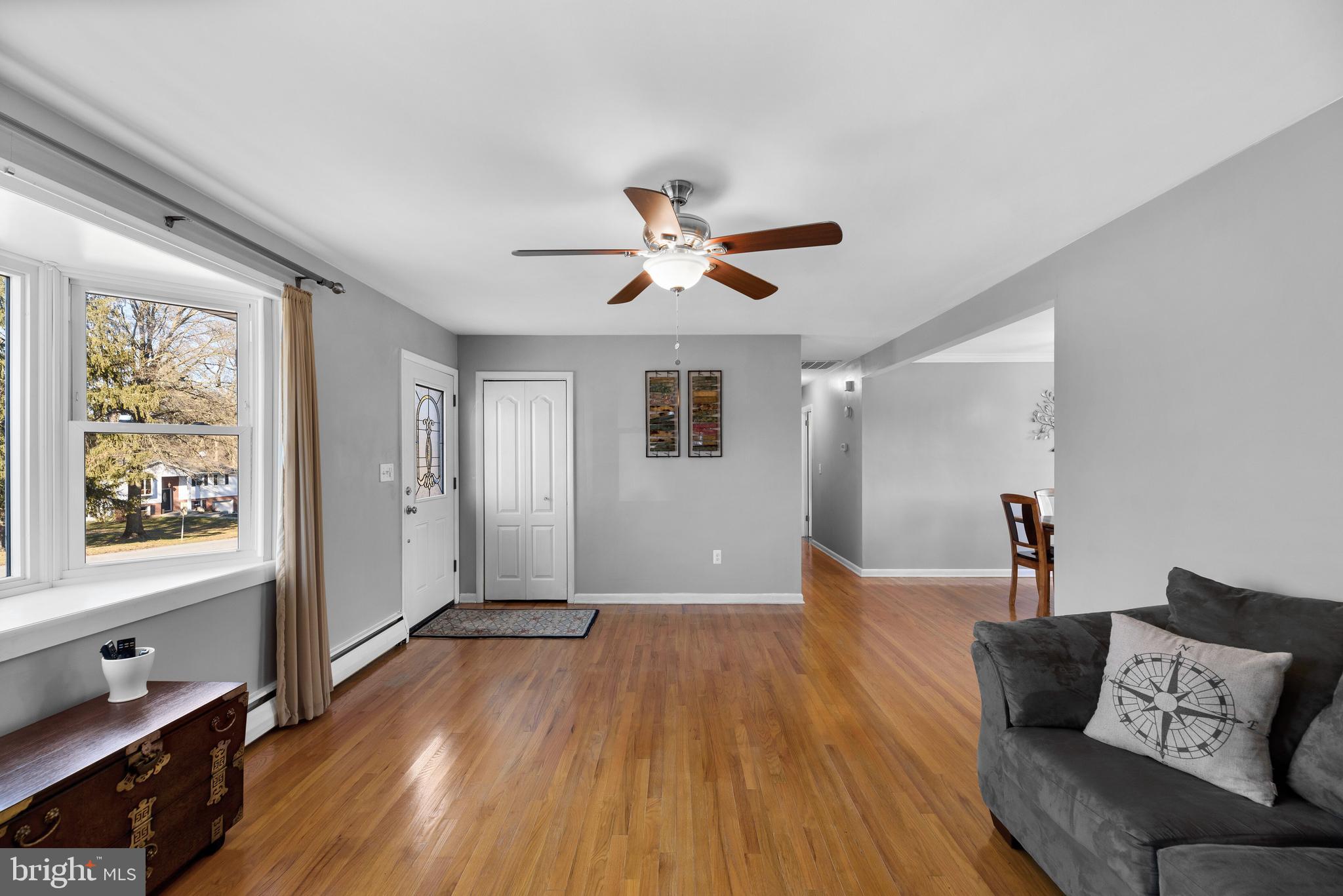9889 Postwick Road Ellicott City, MD 21042 - Photo 5 of 32 Living Room