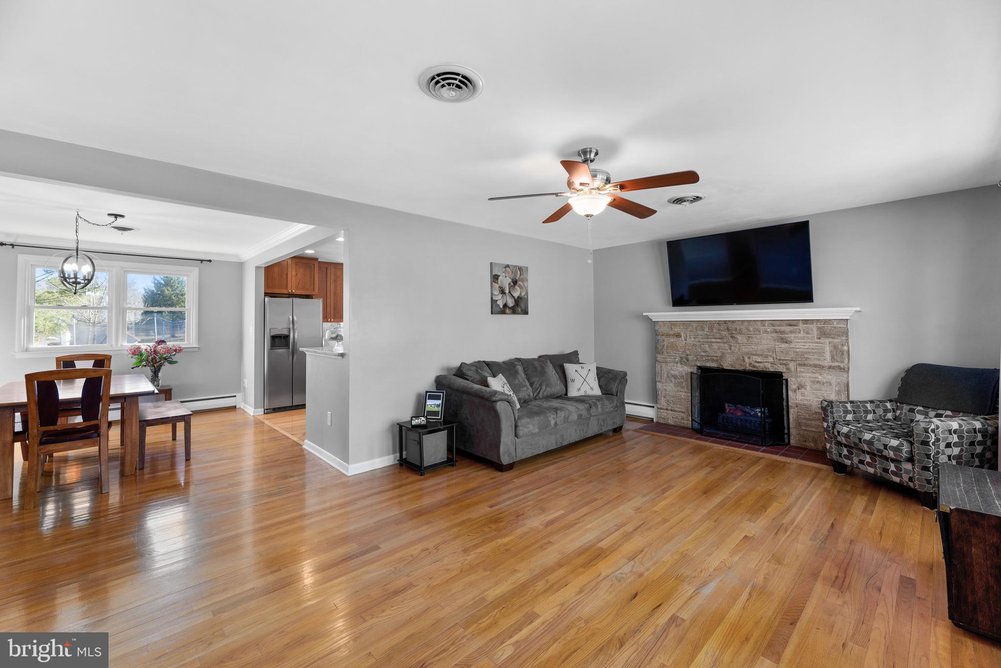 9889 Postwick Road Ellicott City, MD 21042 - Photo 6 of 32 Living Room