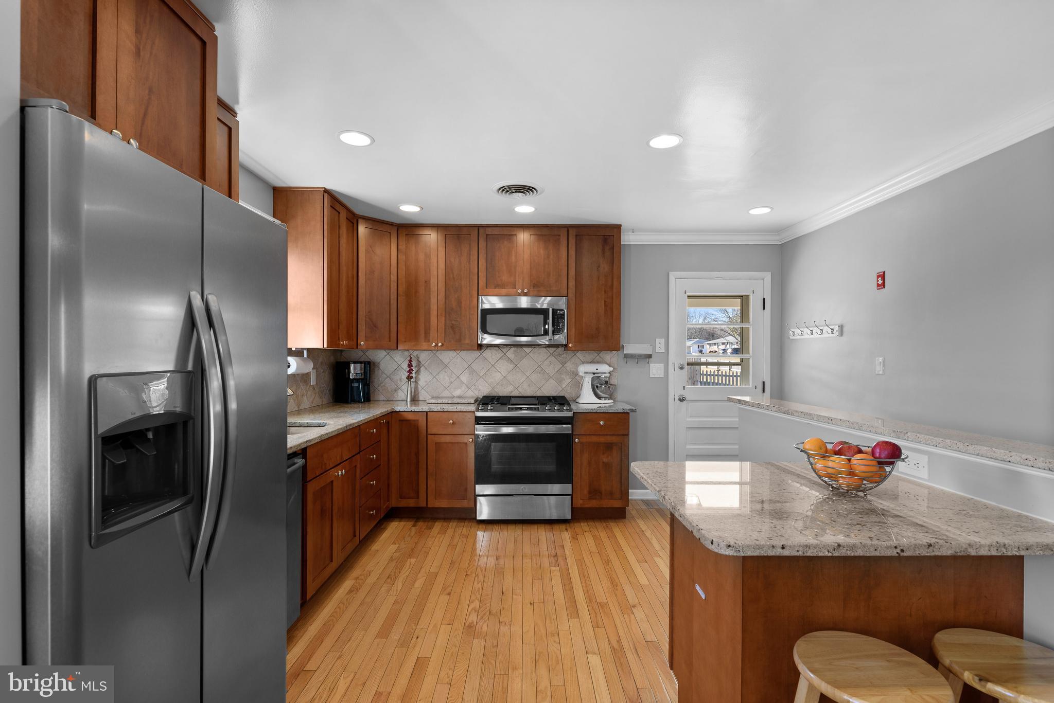 9889 Postwick Road Ellicott City, MD 21042 - Photo 9 of 32 Kitchen