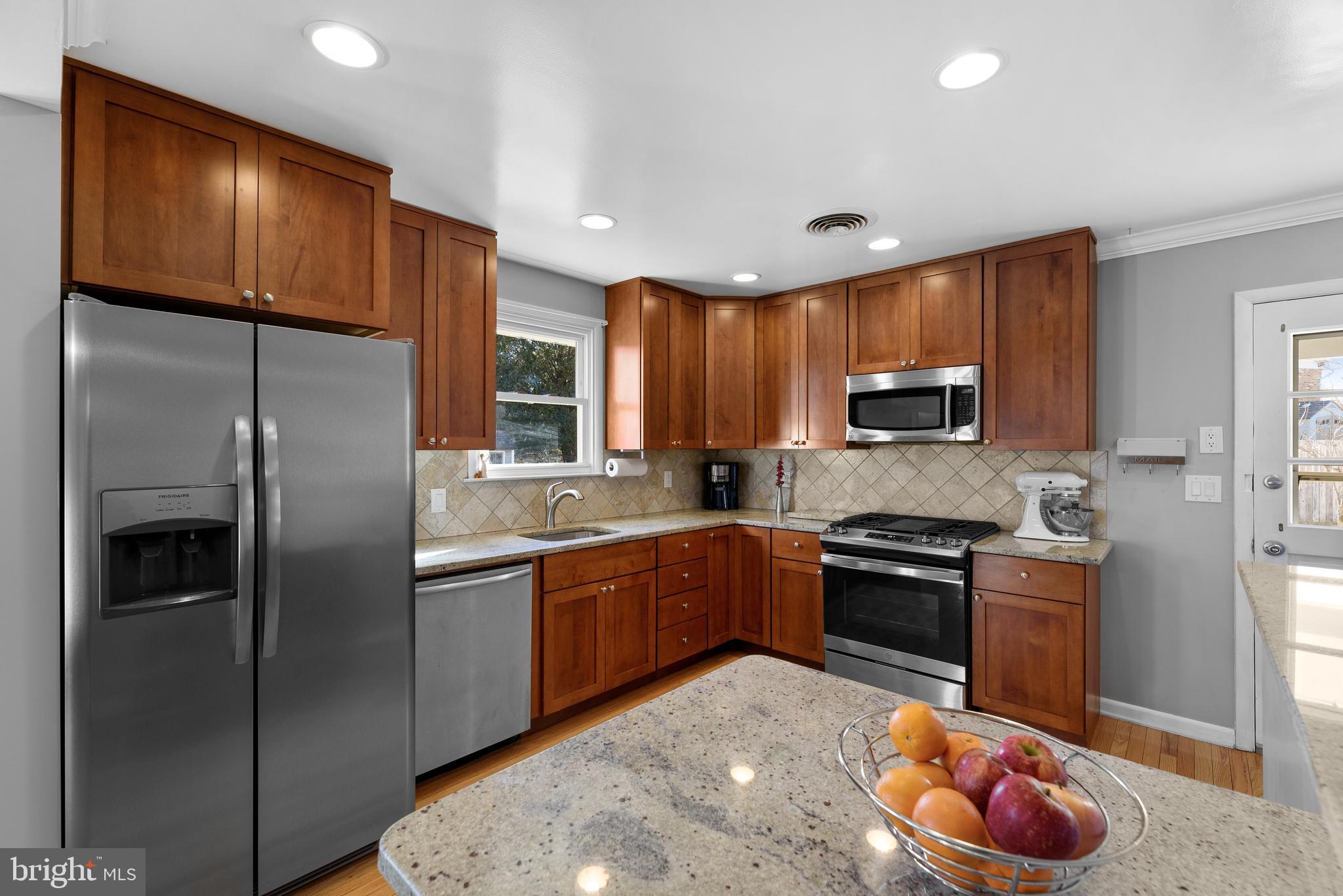 9889 Postwick Road Ellicott City, MD 21042 - Photo 10 of 32 Kitchen