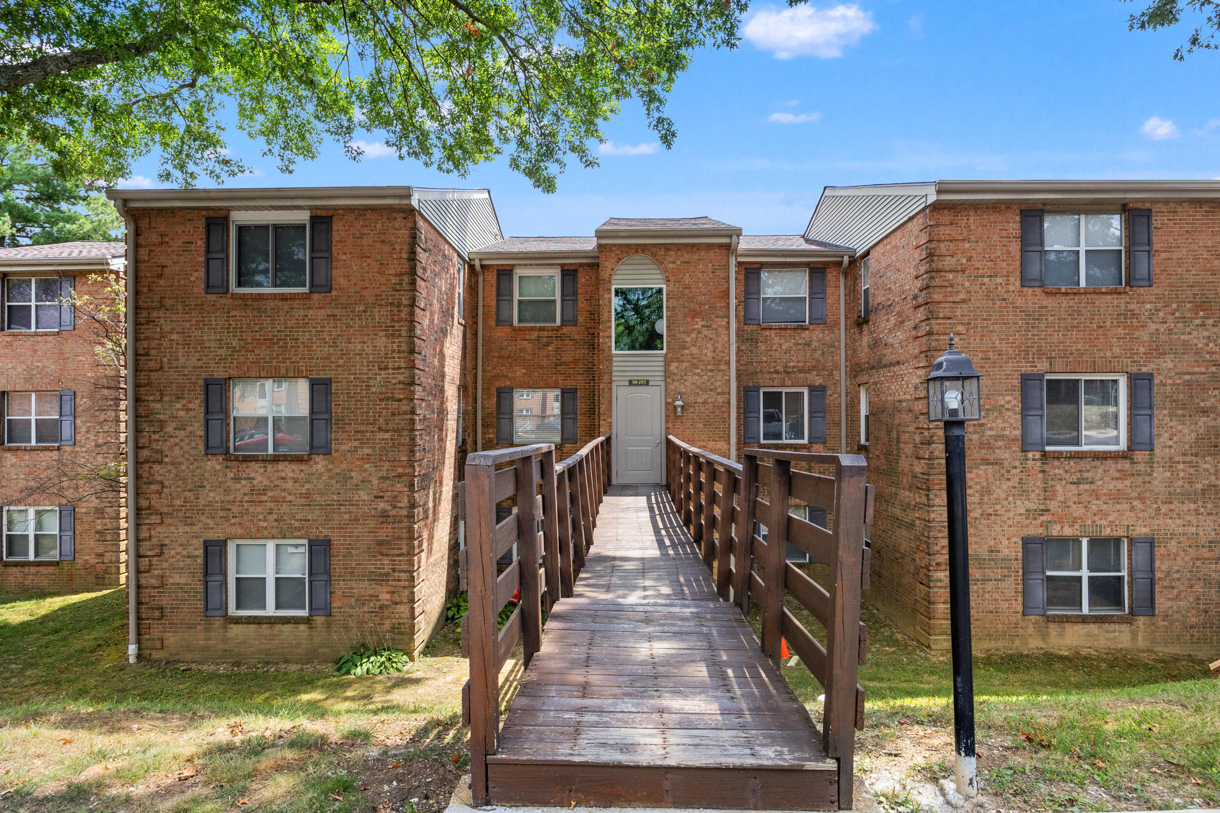 421 Redding Road, Unit 102 Lexington, KY 40517 - Photo 2 of 25 img_8971
