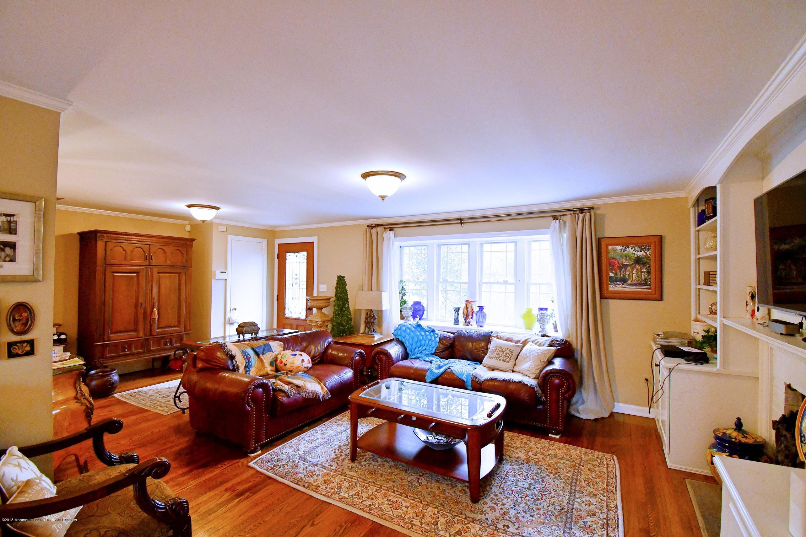 649 Oceanview Road Brielle, NJ 08730 - Photo 7 of 8 LR 2