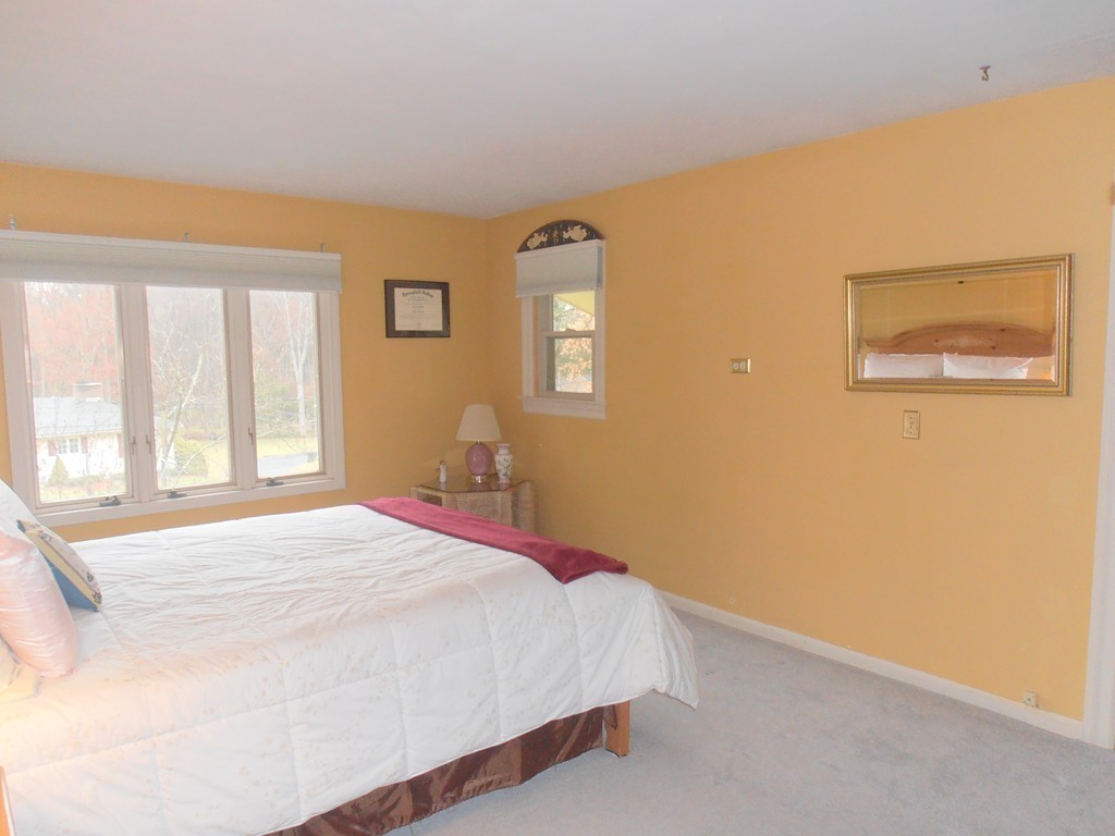 515 Forest Hills Road Springfield, MA 01128 - Photo 19 of 30