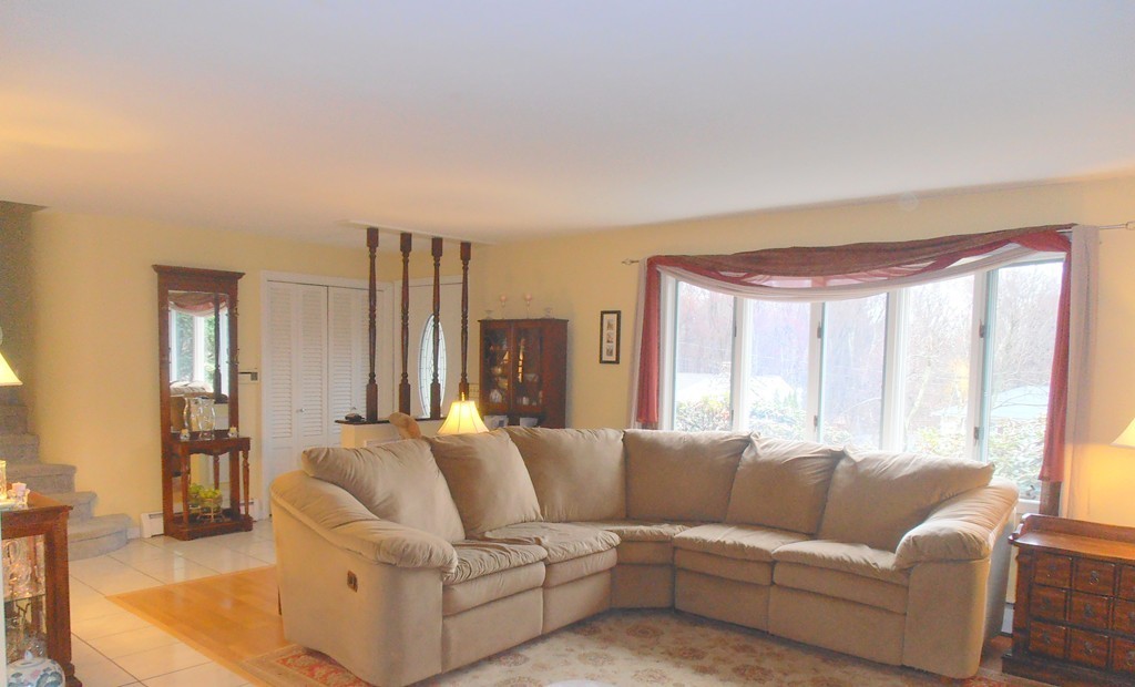 515 Forest Hills Road Springfield, MA 01128 - Photo 4 of 30