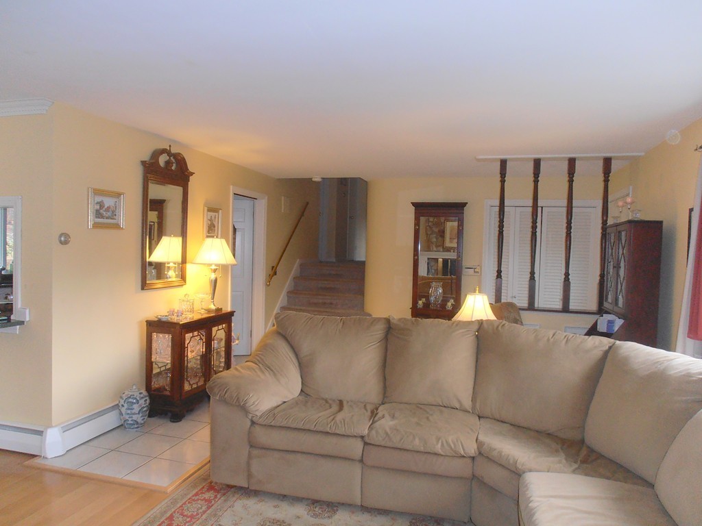 515 Forest Hills Road Springfield, MA 01128 - Photo 5 of 30