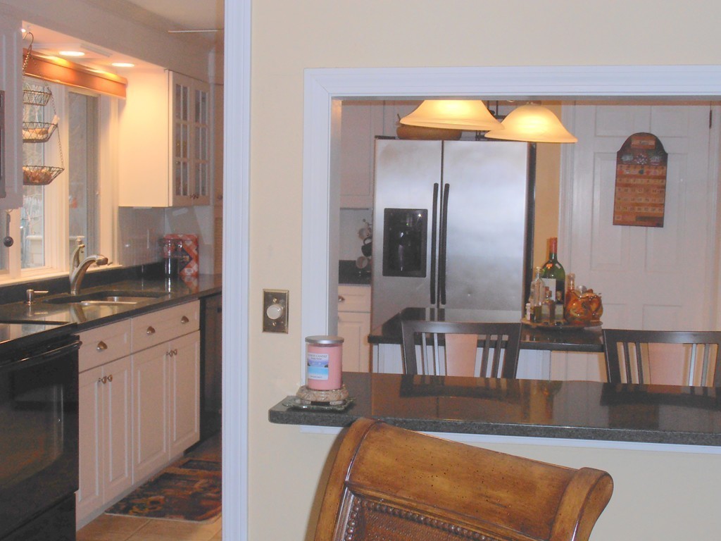 515 Forest Hills Road Springfield, MA 01128 - Photo 8 of 30