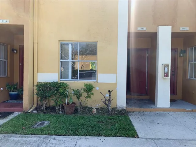 $2,850 | 3910 Northwest 90th Avenue, Fort Lauderdale, FL 33351