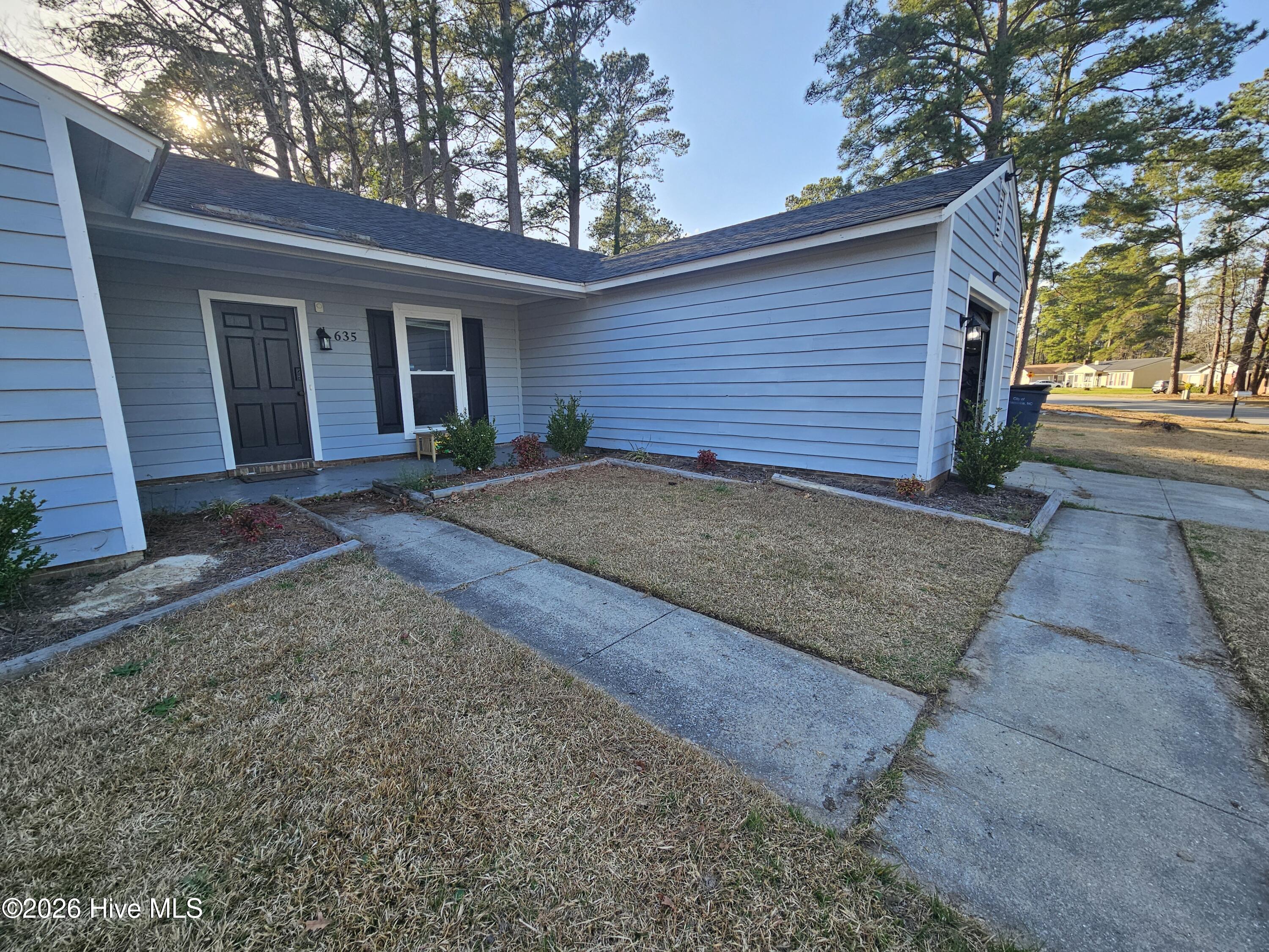 635 Shadowridge Road Jacksonville, NC 28546 - Photo 3 of 21 20260306_162327