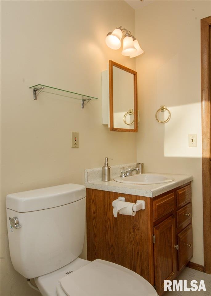 416 Westerfield Road Davenport, IA 52806 - Photo 15 of 24 Gallery Image 15