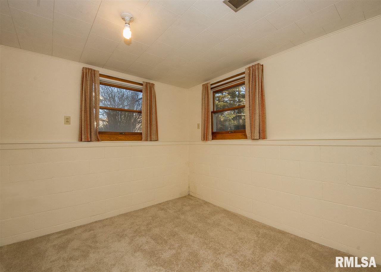 416 Westerfield Road Davenport, IA 52806 - Photo 16 of 24 Gallery Image 16