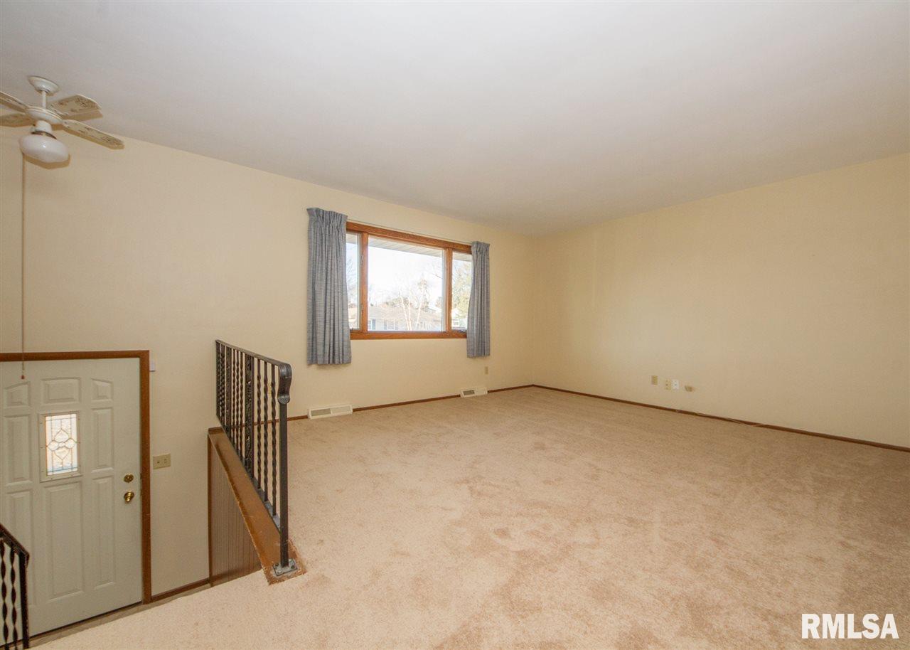 416 Westerfield Road Davenport, IA 52806 - Photo 3 of 24 Gallery Image 3