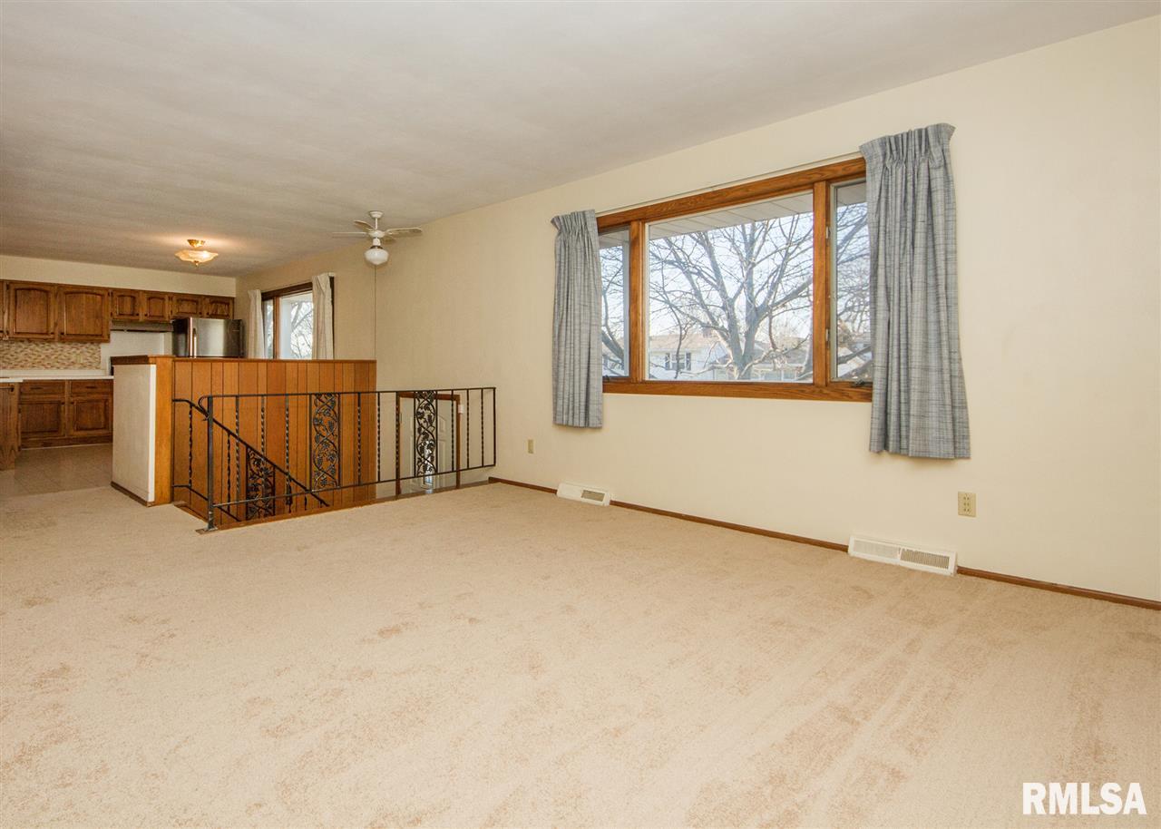 416 Westerfield Road Davenport, IA 52806 - Photo 4 of 24 Gallery Image 4