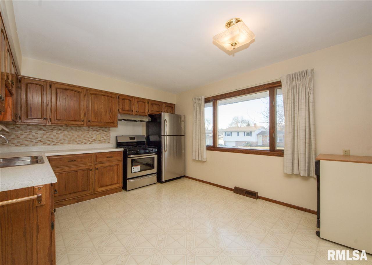 416 Westerfield Road Davenport, IA 52806 - Photo 5 of 24 Gallery Image 5