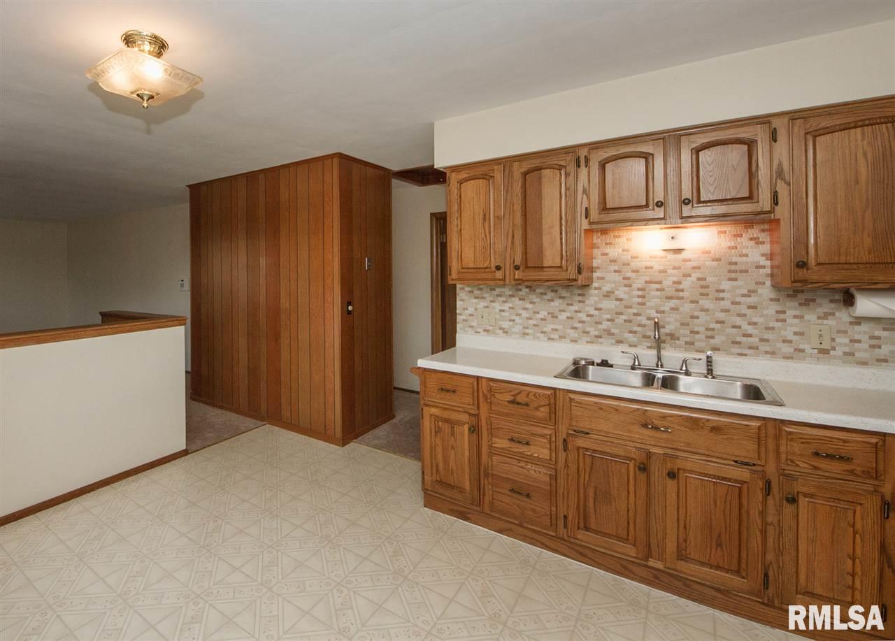 416 Westerfield Road Davenport, IA 52806 - Photo 7 of 24 Gallery Image 7