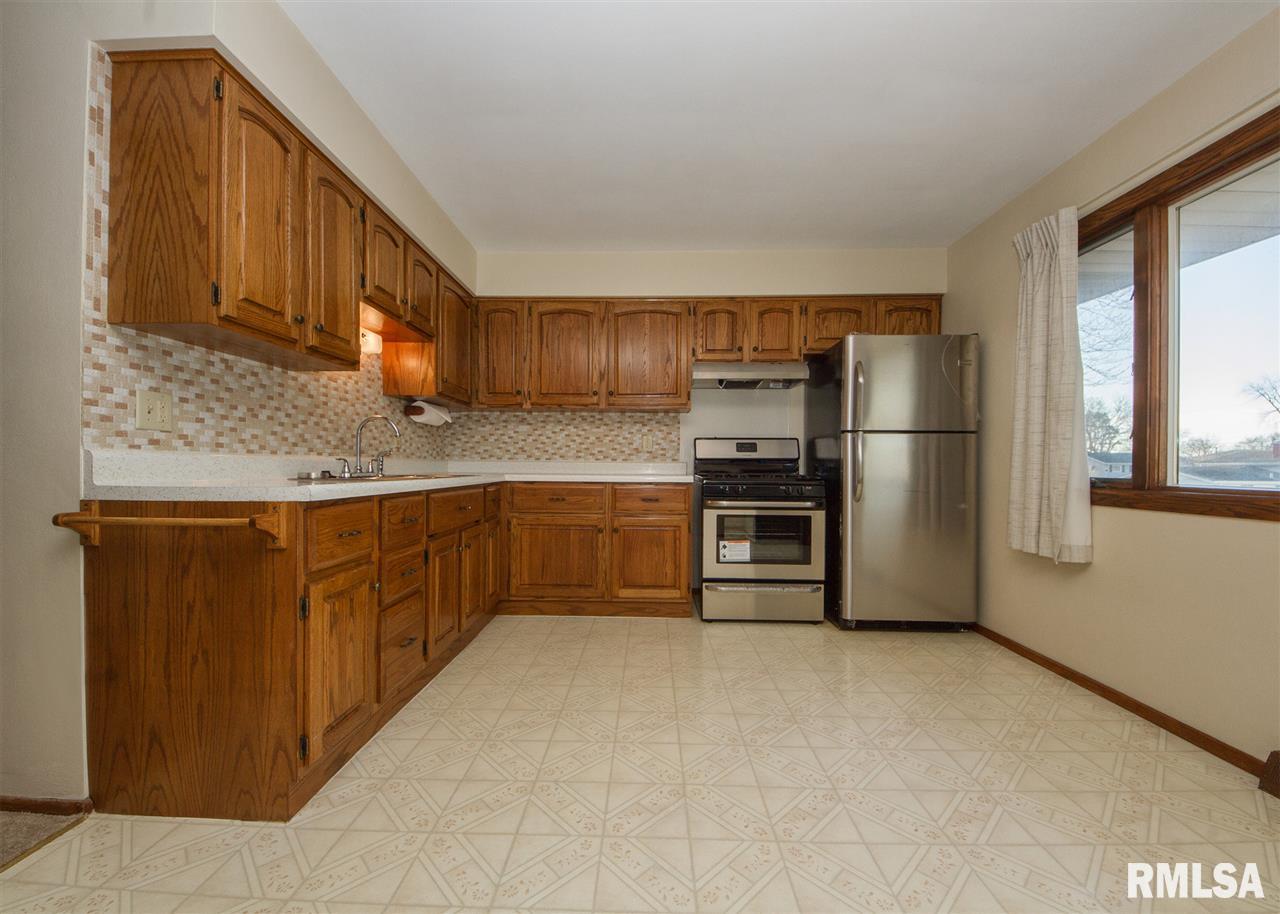 416 Westerfield Road Davenport, IA 52806 - Photo 8 of 24 Gallery Image 8
