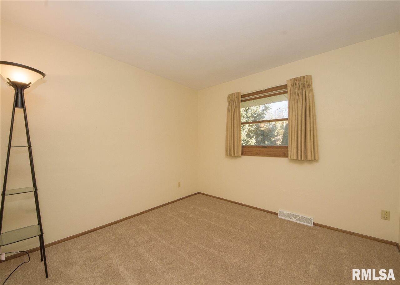 416 Westerfield Road Davenport, IA 52806 - Photo 9 of 24 Gallery Image 9