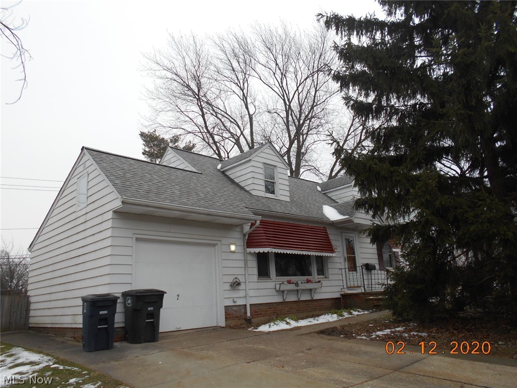 943 Learidge Road Cleveland, OH 44124 - Photo 1 of 16