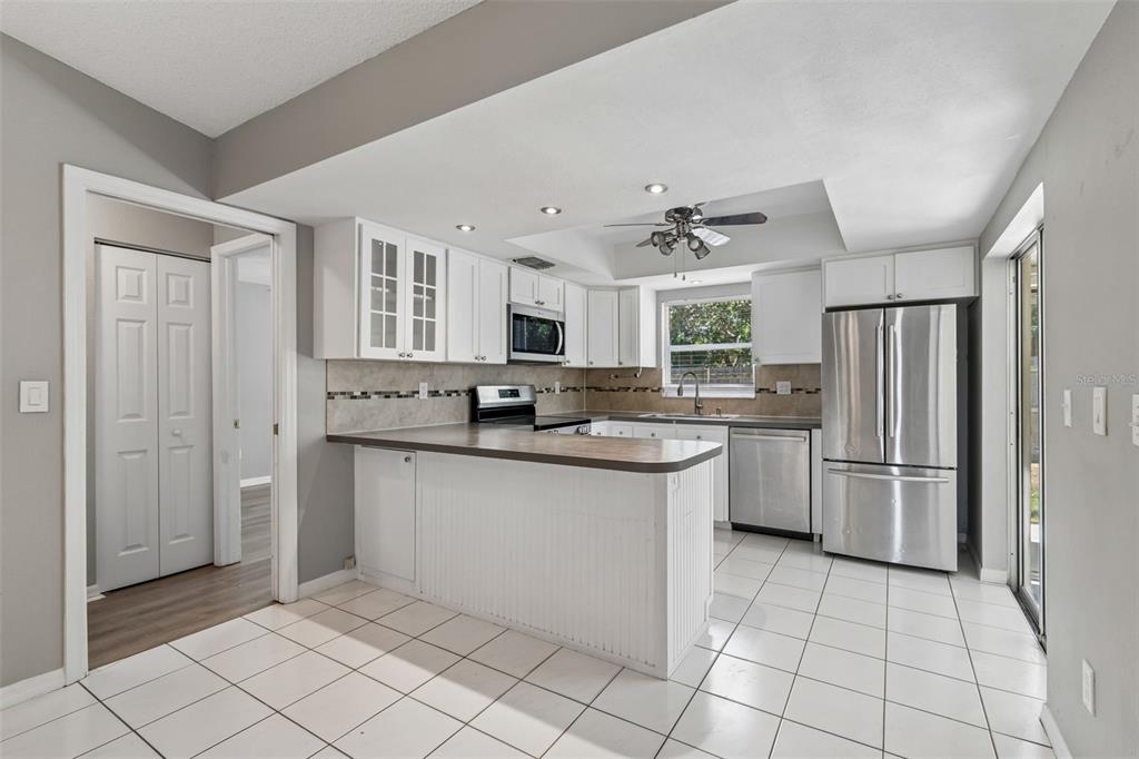 1733 Sutton Place Dunedin, FL 34698 - Photo 13 of 38