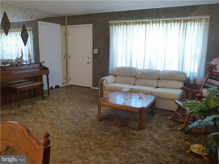 30 Sun Valley Road Hamilton Square, NJ 08690 - Photo 3 of 25 Living Room