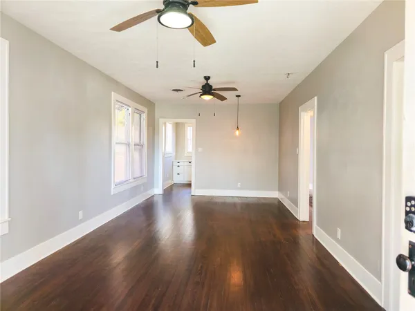 $1,500 | 4302 Avenue Q 1/2, Galveston, TX 77550