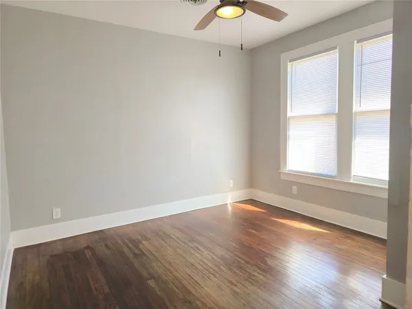 $1,500 | 4302 Avenue Q 1/2, Galveston, TX 77550