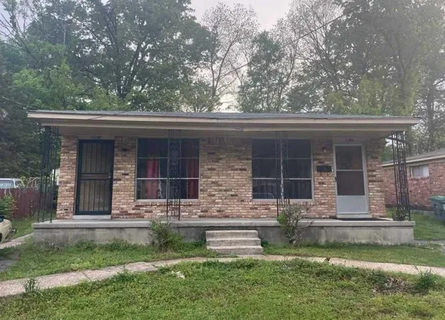 front view of house with a yard