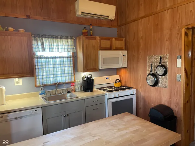 $129,900 | 143 Water Street, Montezuma, IN 47862