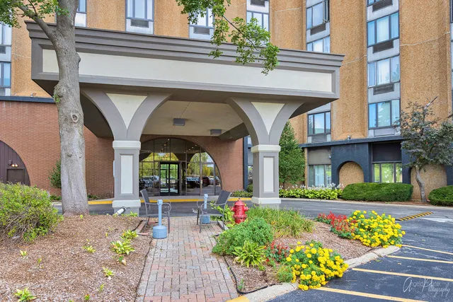 $169,900 | 1 Renaissance Place, Unit 1100, Palatine, IL 60067
