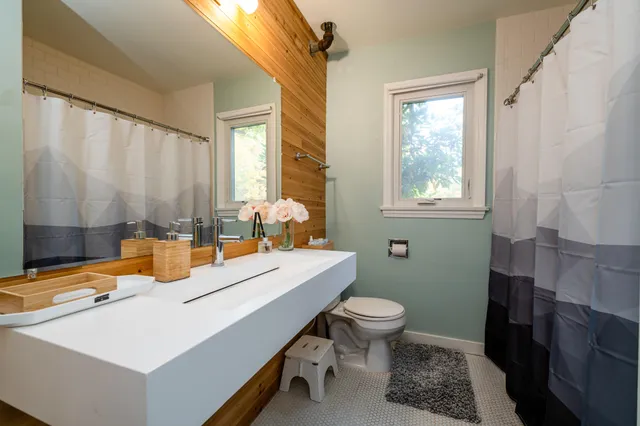 $575,000 | 212 North Maple Street, Saugatuck, MI 49453