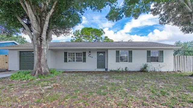 a front view of house with yard