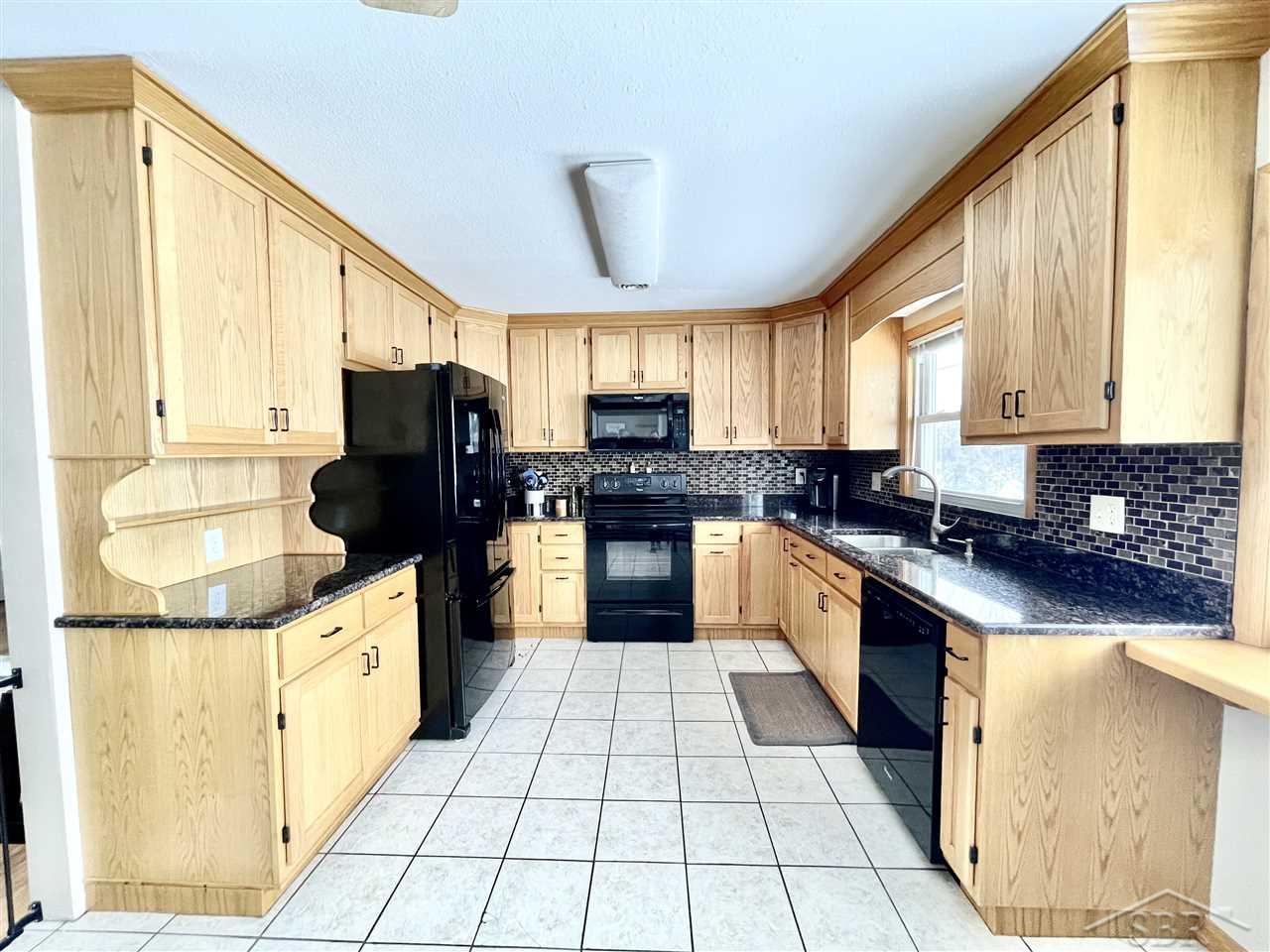 2527 East Brooks Road Midland, MI 48640 - Photo 8 of 37 50034151-7.JPG