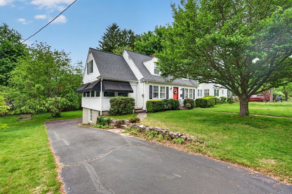 9 Stratford Road Andover, MA 01810 - Photo 3 of 35