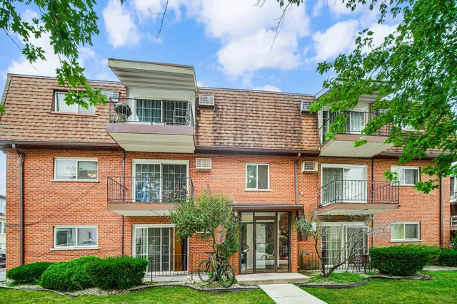 $140,000 | 10510 Parkside Avenue, Unit 1, Chicago Ridge, IL 60415