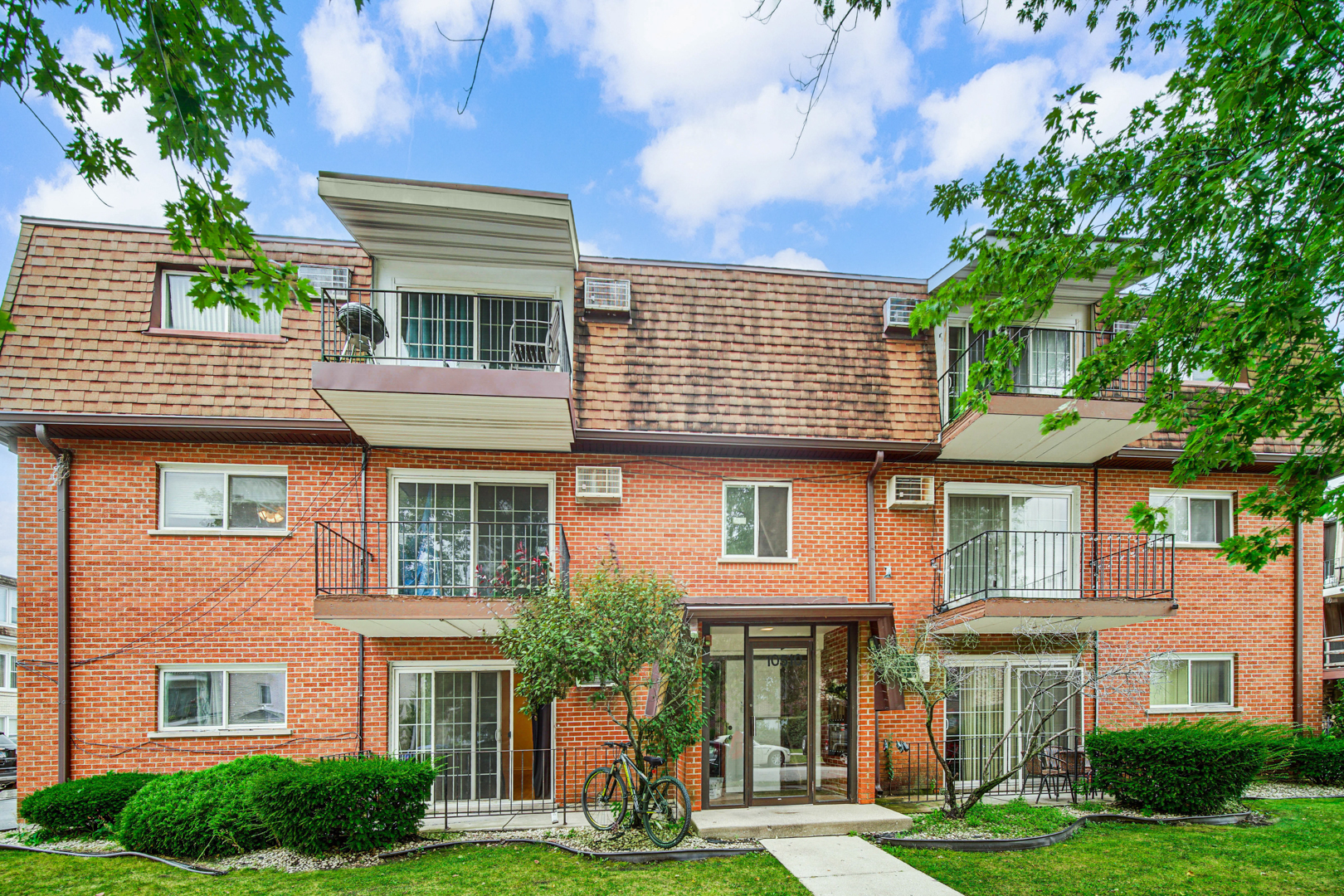 10510 Parkside Avenue, Unit 1 Chicago Ridge, IL 60415 - Photo 1 of 15