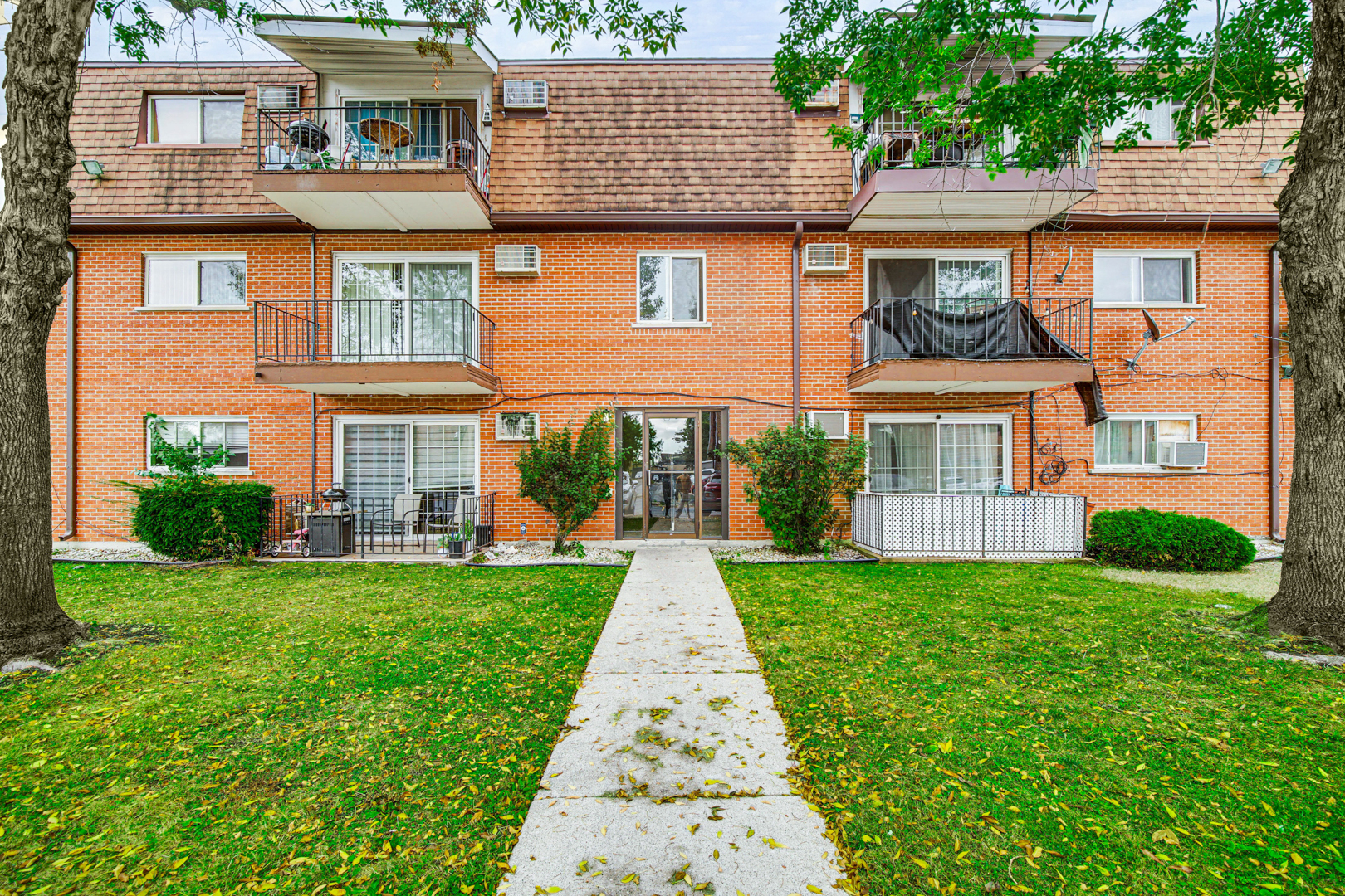 10510 Parkside Avenue, Unit 1 Chicago Ridge, IL 60415 - Photo 2 of 15