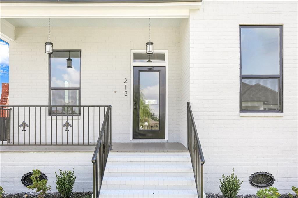 213 Bear Drive Arabi, LA 70032 - Photo 2 of 28