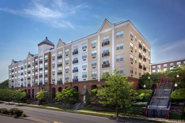 $2,850 | 100 Glen Street, Unit N2318, Glen Cove, NY 11542