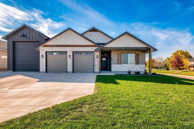 $749,900 | 438 East Elaine Court, Nampa, ID 83686