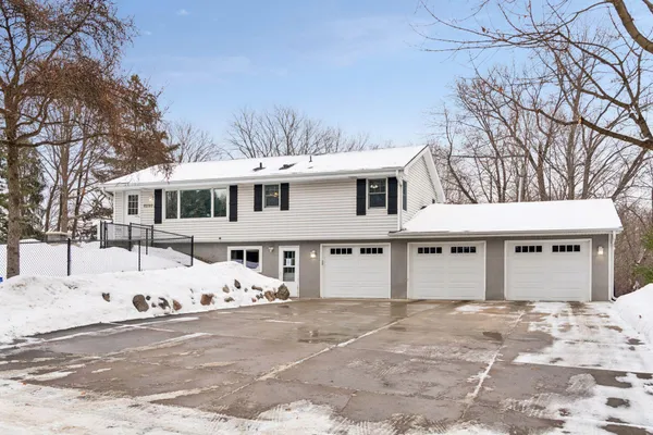 $383,500 | 6290 Yucca Lane North, Maple Grove, MN 55311