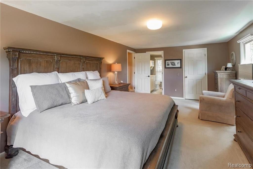 338 Lake Forest Road Rochester Hills, MI 48309 - Photo 23 of 28