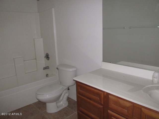 522 West Alsdorf Road Eloy, AZ 85131 - Photo 8 of 9 master bath